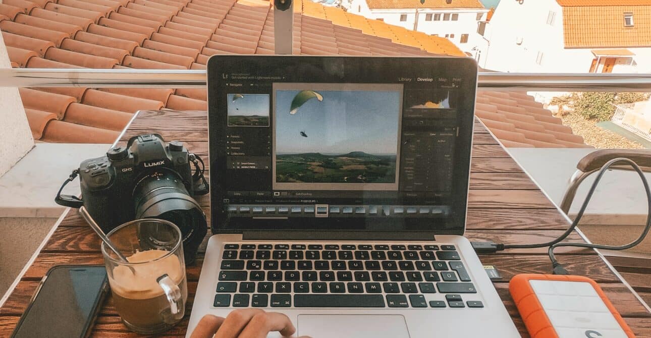 Remote Work While Traveling: How to Stay Productive and Connected, No Matter Where You Are