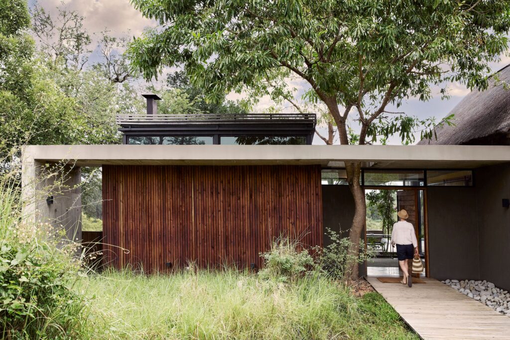 Lion Sands Ivory Lodge — suite entrance