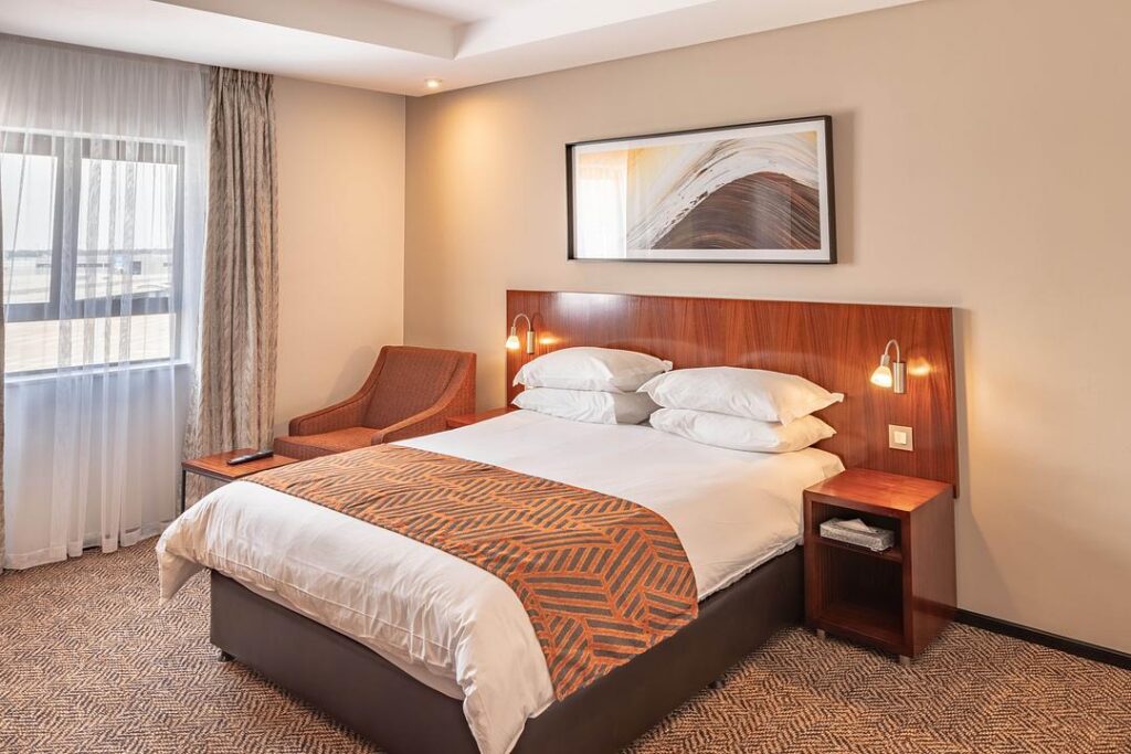 City Lodge Hotel at O.R. Tambo International Airport — bedroom