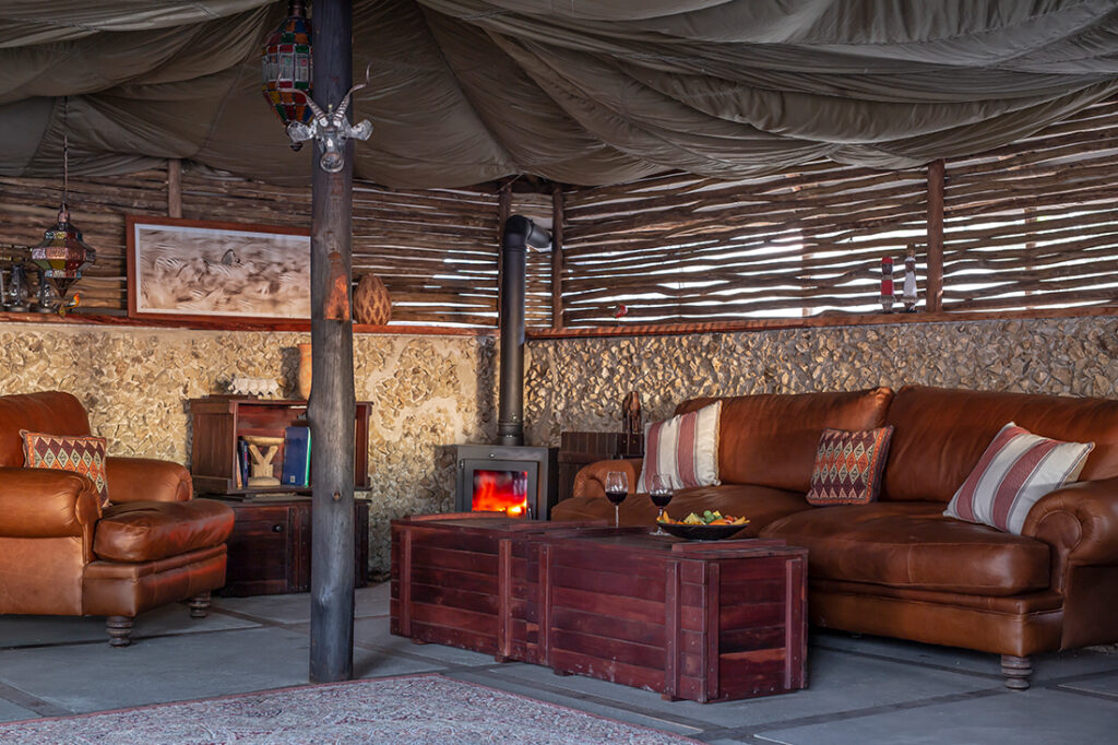 Meno a Kwena – Lounge area Click to enlarge