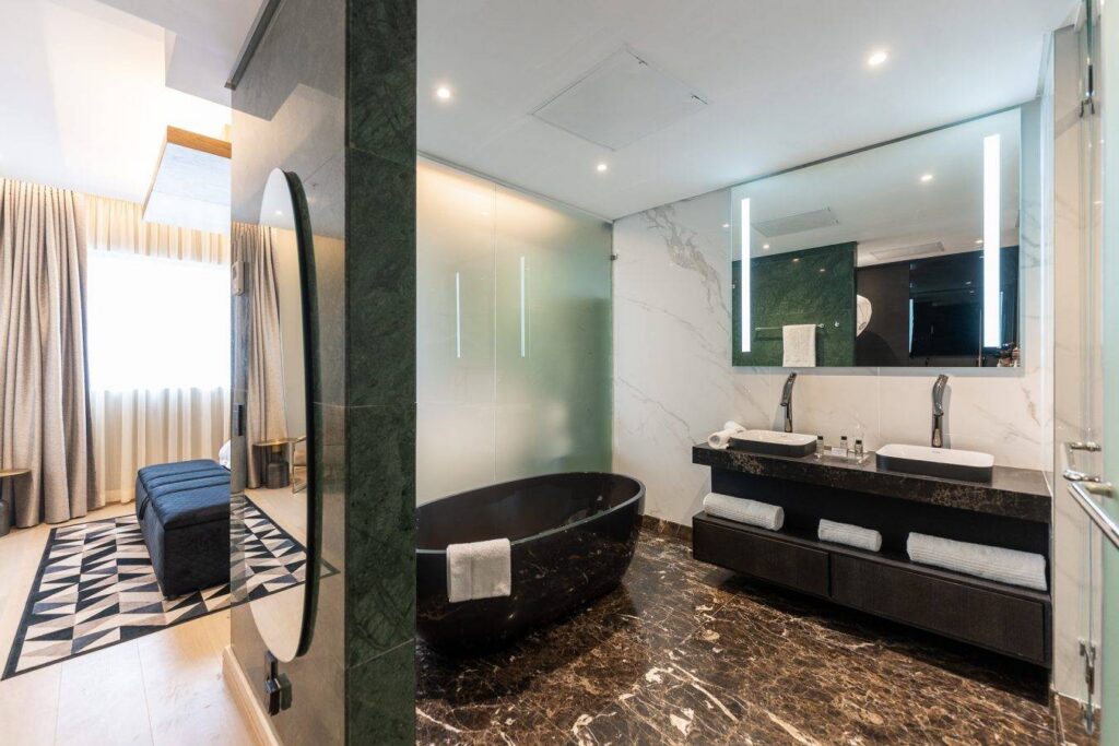 @Sandton Hotel — presidential suite bathroom