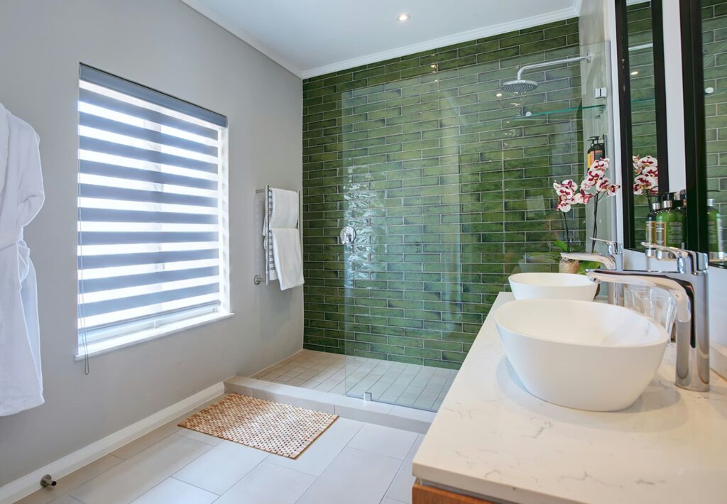 Knysna Hollow Country Estate — garden suite bathroom