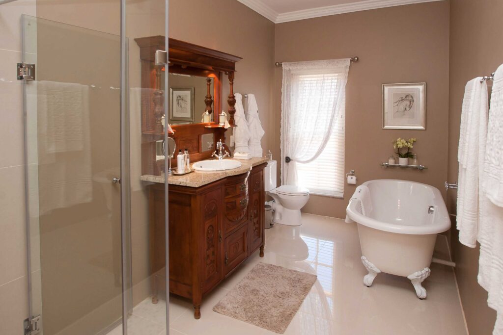 La Plume Boutique Guest House — luxury suite bathroom