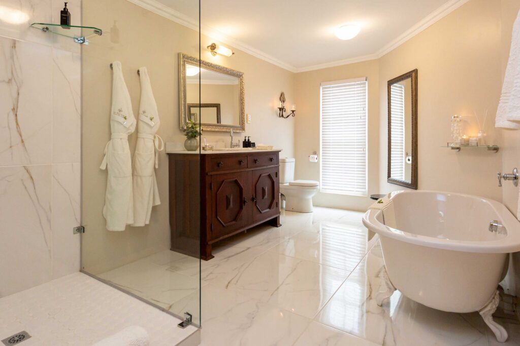 La Plume Boutique Guest House — luxury suite bathroom