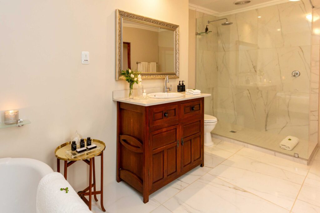 La Plume Boutique Guest House — luxury suite bathroom