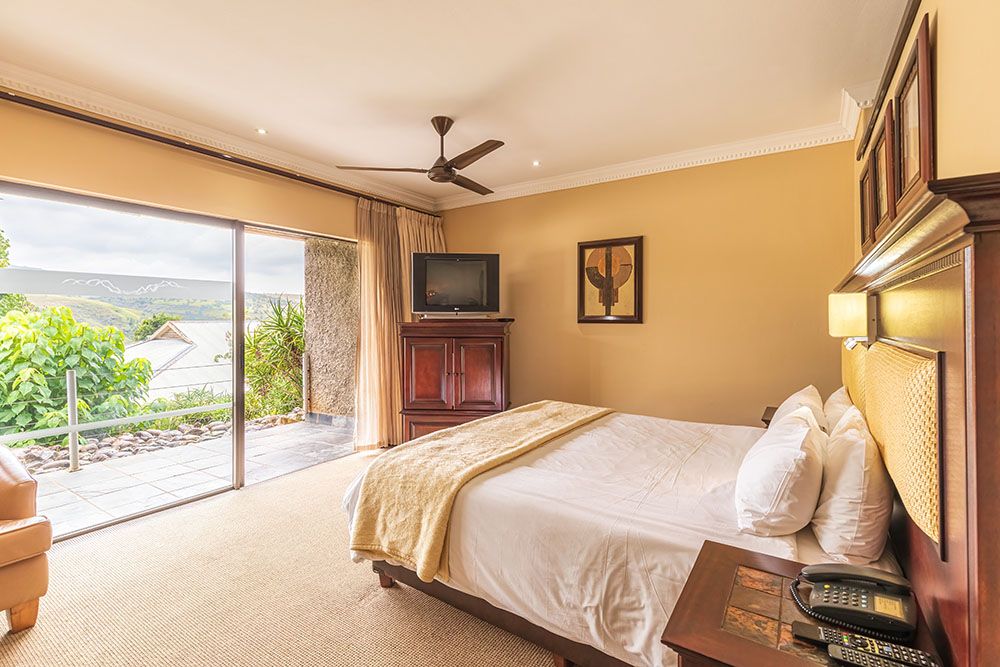 Cathedral Peak Hotel — room