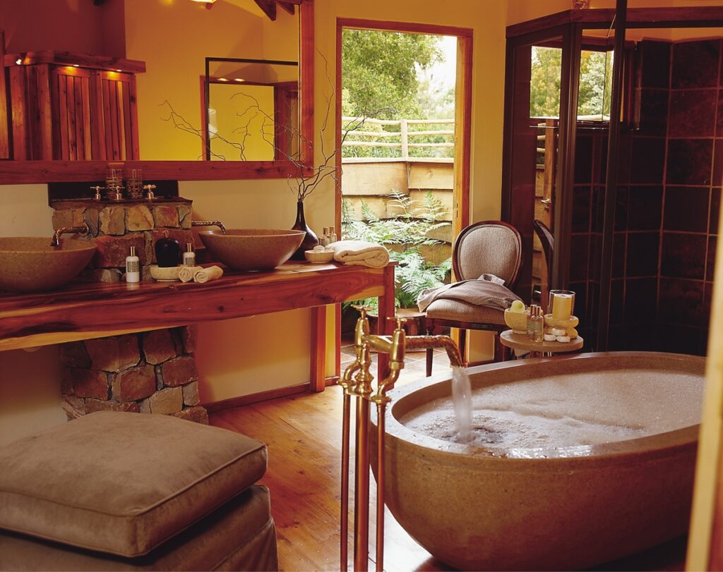 Tsala Treetop Lodge — suite bathroom
