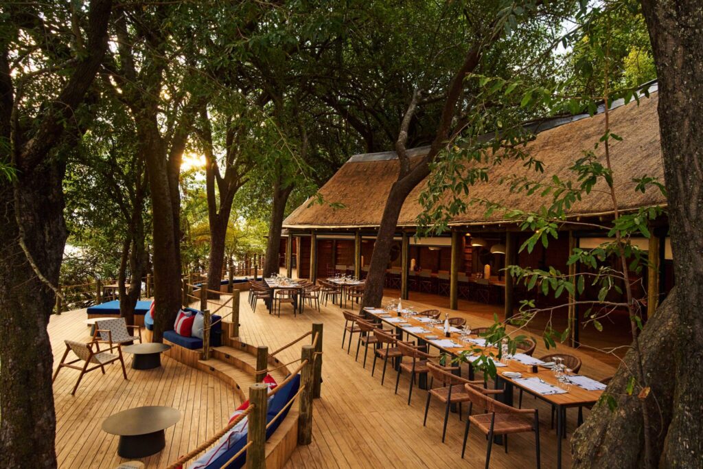 Xugana Island Lodge — main area