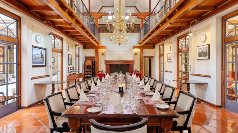 De Hoek Country Hotel — dining area