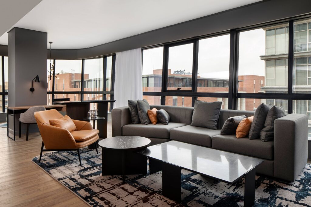 Johannesburg Marriott Hotel Melrose Arch – Suite living room