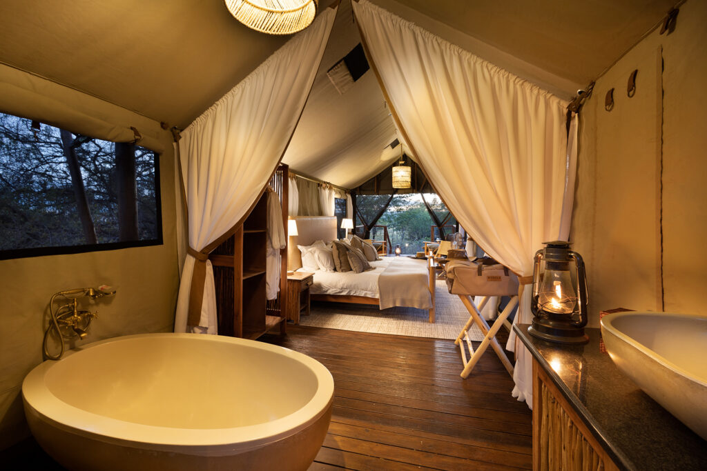 Kwafubesi Tented Safari Camp — room bathroom