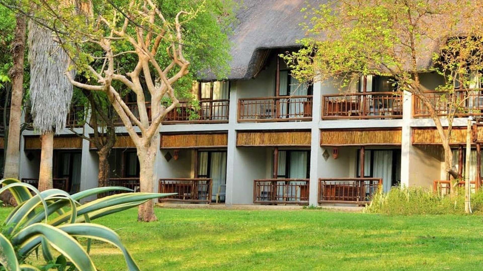 Cresta Mowana Safari Resort & Spa