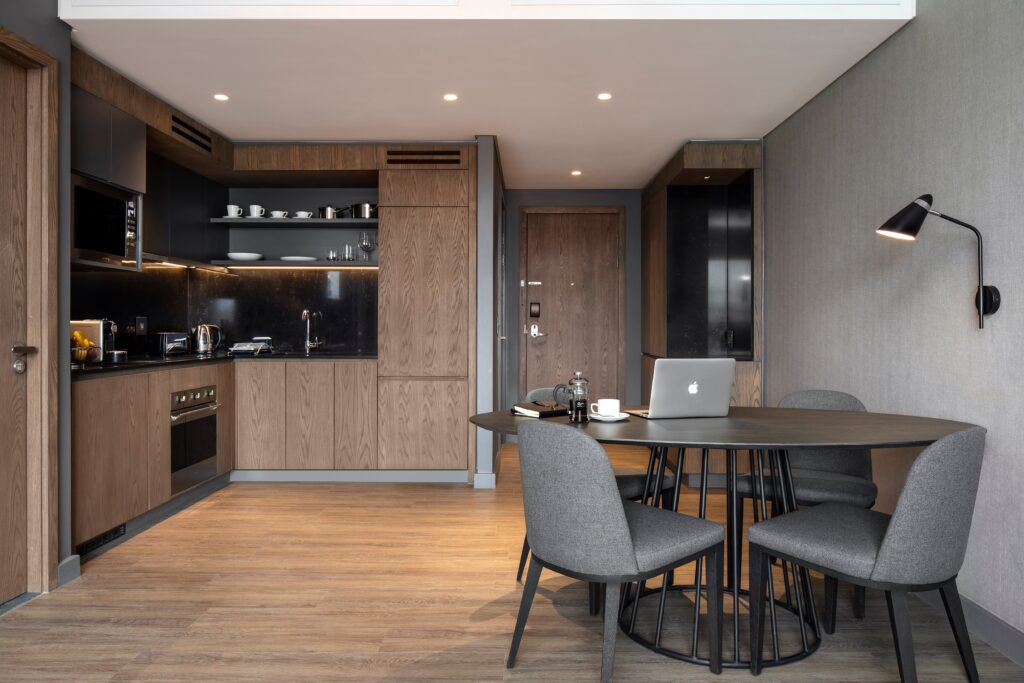 Johannesburg Marriott Hotel Melrose Arch — suite kitchen