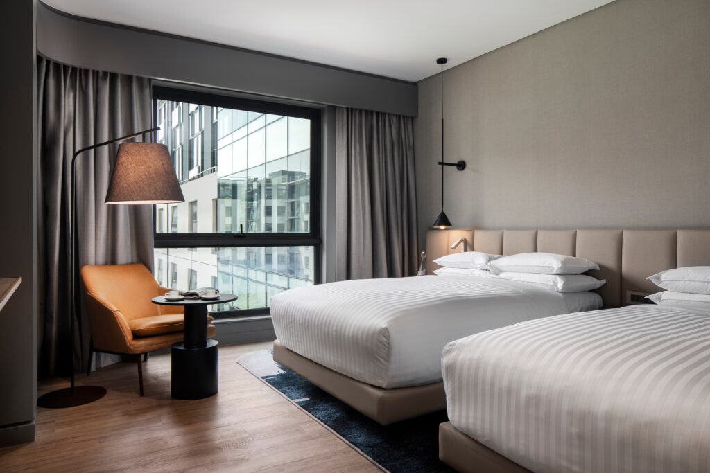 Johannesburg Marriott Hotel Melrose Arch — suite, twin room bedroom